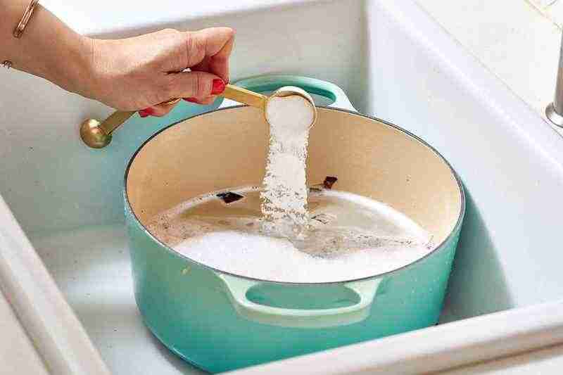 dutch oven cleaning