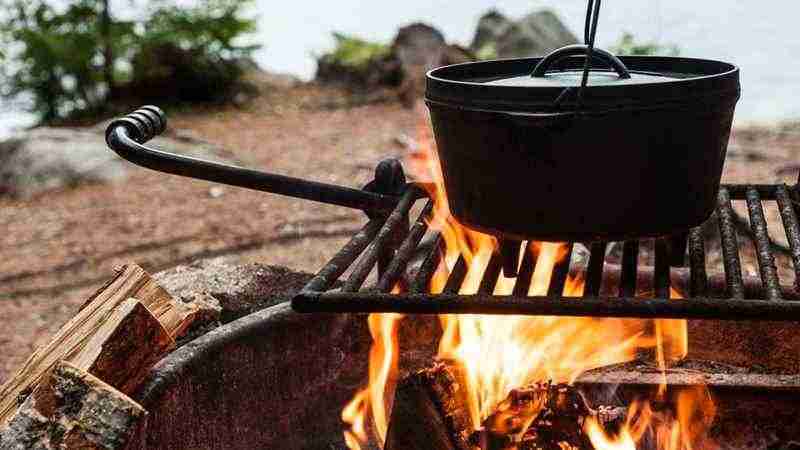 dutch oven cooking campfire