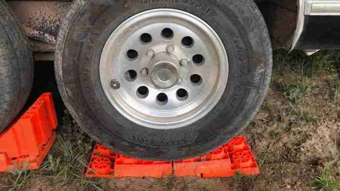 RV leveling blocks under tires RV leveling blocks