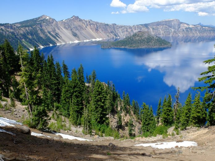 crater lake national park oregon usa