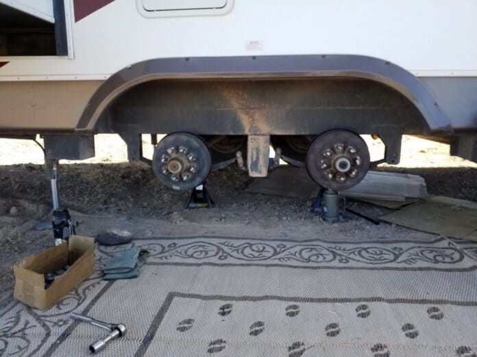 how to jack up an rv trailer