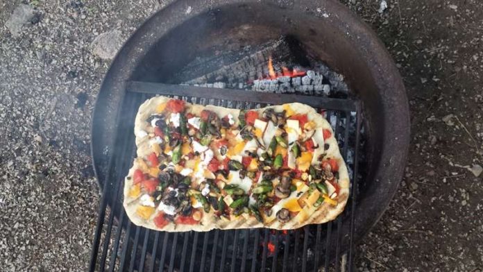 campfire pizza 800X450 campfire pizza