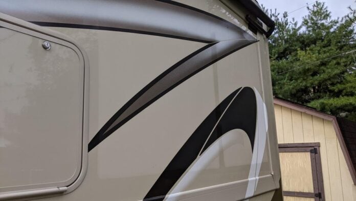 Remove-Oxidation-from-RV-Fiberglass Remove Oxidation from RV Fiberglass
